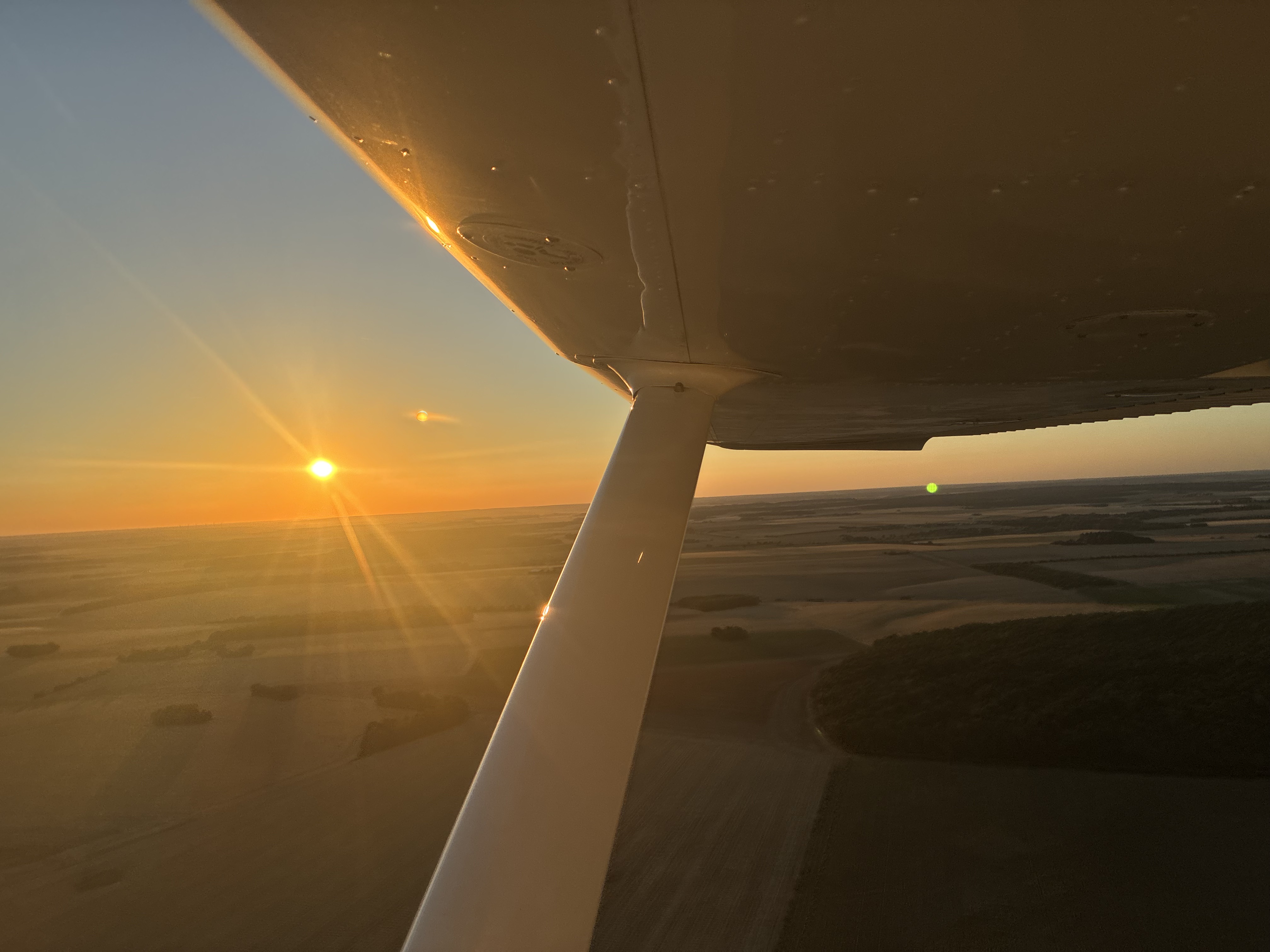 Vol au coucher du soleil